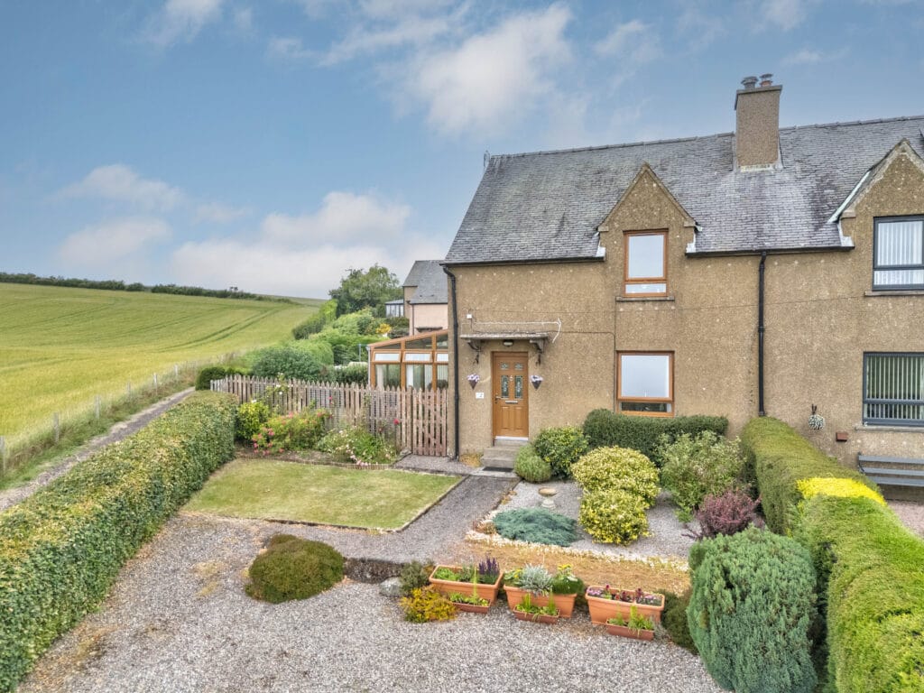 2 School Road, Aberlemno, Forfar, DD8 3TE
